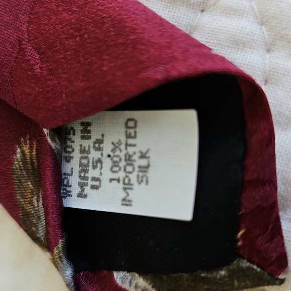 Vintage Endangered Species Silk Tie - Picture 5 of 8